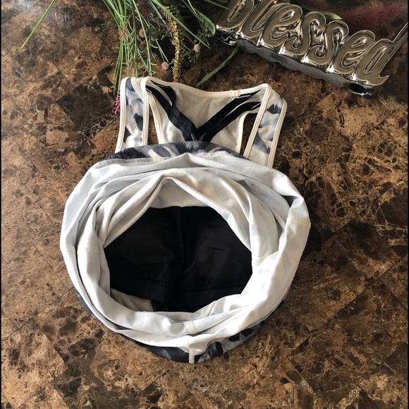 Lululemon Dance To Yoga Tank
Pretty Plume Angel Wing Black / Black - Picture 6 of 8